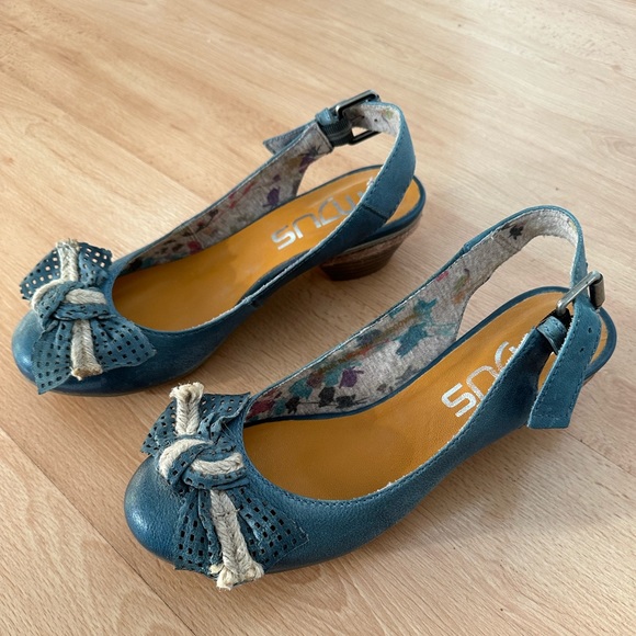 Blue leather Mjus block low heel sling back size 37 NWOT - Picture 6 of 9